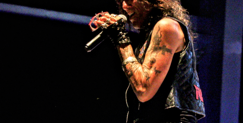Stephen Pearcy Signs for Golden Robot Records. 