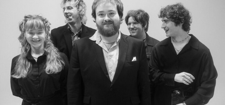 Club Brat – ’25 Cameras’ Video