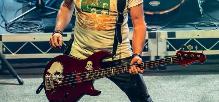 PETER HOOK & THE LIGHT  – 50 YEARS IN MUSIC