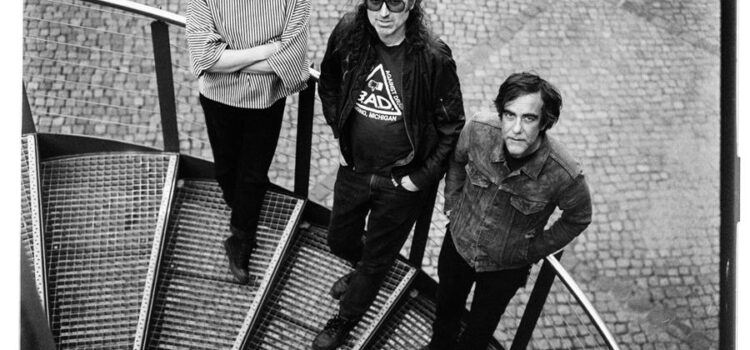 A Place To Bury Strangers new Single ahead of rarities album