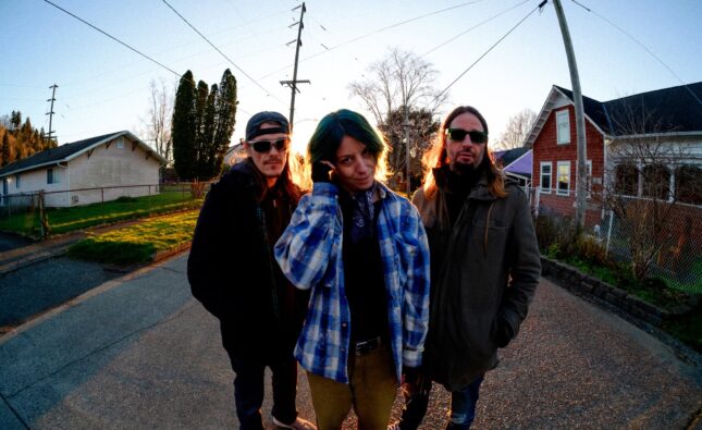 Daily Thompson to release new album ‘Glue’ via Noisolution Records